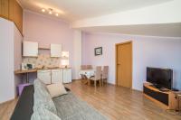Televízia a/alebo spoločenská miestnosť v ubytovaní Apartments Đurđa