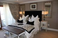 Deluxe Double Room with Shower & Bath (Waves / Blouberg)