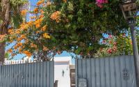 A garden outside VILLA OLIVEIRA by Buenavilla