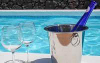 The swimming pool at or close to VILLA OLIVEIRA by Buenavilla