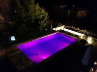 Bazén v ubytování Villa Galeria Verde nebo v jeho okolí