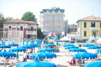 The swimming pool at or close to Hotel Alsen