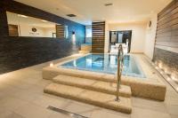 Bazén v ubytovaní Arena Hotel Spa & Wellness alebo v jeho blízkosti