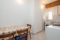 Kuchyň nebo kuchyňský kout v ubytování Apartments and Rooms Denis
