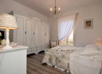 A bed or beds in a room at Shabby House Nonna Peppa