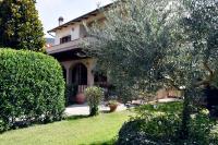 A garden outside Shabby House Nonna Peppa