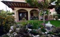 A garden outside Shabby House Nonna Peppa