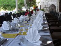 Reštaurácia alebo iné gastronomické zariadenie v ubytovaní Guesthouse Pomena
