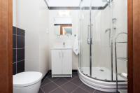 Łazienka w obiekcie Apartamenty Aquamarina by Noclegi Renters