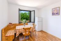 Kuchyň nebo kuchyňský kout v ubytování Two-Bedroom Apartment Crikvenica near Sea 12