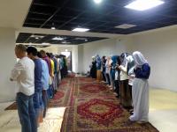 a group of people standing in a line in a room at Tai-Yi Red Maple Resort in Puli