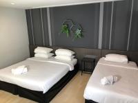 Postel nebo postele na pokoji v ubytování Paragon Inn