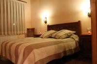 A bed or beds in a room at Turismo Rural Casa Sastre