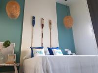 Postel nebo postele na pokoji v ubytování Vestal Suites Classic