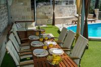 Bazén v ubytování Holiday Home Gustirna nebo v jeho okolí