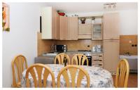 Kuchyň nebo kuchyňský kout v ubytování Apartmani Petra