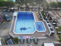 Bazén v ubytovaní Hotel La Bussola alebo v jeho blízkosti
