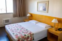 Hotel Dan Inn São José dos Camposにあるベッド
