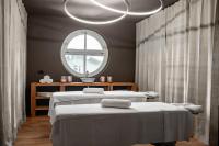 Łóżko lub łóżka w pokoju w obiekcie HOTEL SEPP - Alpine Boutique Hotel - Adults Only ab 21 Jahre