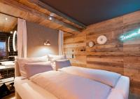 Łóżko lub łóżka w pokoju w obiekcie HOTEL SEPP - Alpine Boutique Hotel - Adults Only ab 21 Jahre