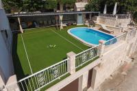 Bazén v ubytování Holiday Home Gustirna nebo v jeho okolí