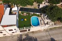 Bazén v ubytování Holiday Home Gustirna nebo v jeho okolí