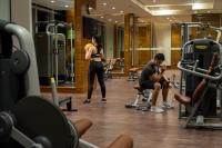 Grand Hyatt Manilaにあるフィットネスセンターまたはフィットネス設備