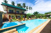 Sleep In Lanta Resortの敷地内または近くにあるプール