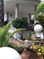 A garden outside B&B Primerano SP73
