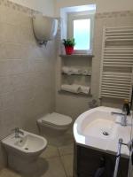 A bathroom at B&B Primerano SP73