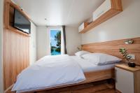 Łóżko lub łóżka w pokoju w obiekcie Adria Village Superior Mobile Homes