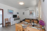 Televízia a/alebo spoločenská miestnosť v ubytovaní Holiday Home Lučica