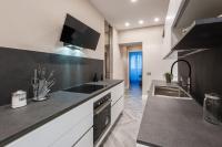 Kuchyňa alebo kuchynka v ubytovaní LuMa Suite Via Veneto - Your luxury style 22