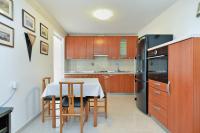 Kuchyňa alebo kuchynka v ubytovaní Apartment Snjezana 1064