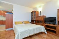 Televízia a/alebo spoločenská miestnosť v ubytovaní Apartment Snjezana 1064