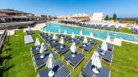 Bazén v ubytování Kiani Beach Resort Family All Inclusive nebo v jeho okolí