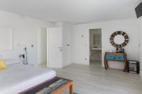 Televízia a/alebo spoločenská miestnosť v ubytovaní Hotel Alamo