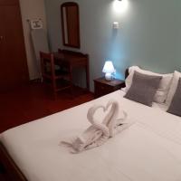 A bed or beds in a room at Cactus