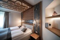 A bed or beds in a room at Das Grafenstein Familienresidence
