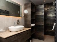Een badkamer bij Hotel-Restaurant Het Rechthuis