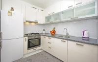 Kuchyňa alebo kuchynka v ubytovaní Apartman Jurilj