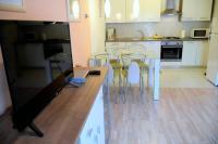 Kuchyňa alebo kuchynka v ubytovaní Apartments Viola Kampor