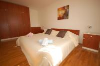Łóżko lub łóżka w pokoju w obiekcie Apartments Daidzic by El-Pi Tours