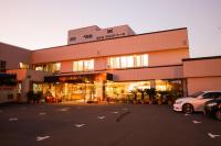 Lake Toya Hotel Guide 2026: 16 Toyako Onsen Hotels, Lake-View Rooms, Sky Open-Air Baths and Fireworks from Your Room