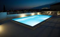 Bazén v ubytování Charming modern house with the new swimming pool - apartment Maya 1 nebo v jeho okolí