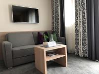 Televízia a/alebo spoločenská miestnosť v ubytovaní Olympia-Relax-Hotel Leonhard Stock