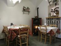A restaurant or other place to eat at La Molinela B&B
