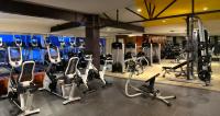 Hard Rock Hotel Guadalajaraにあるフィットネスセンターまたはフィットネス設備