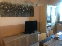 Televízia a/alebo spoločenská miestnosť v ubytovaní Country Suite Home