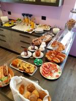 Jedlo v ubytovaní bed & breakfast alebo blízkom okolí